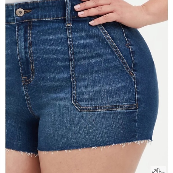 NWT TORRID HIGH RISE SHORTIE SHORT - VINTAGE STRETCH MEDIUM WASH denim shorts - Picture 1 of 10